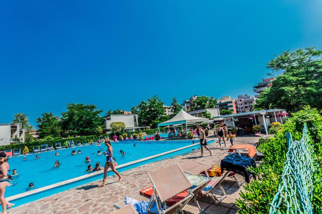 Village Aparthotel *
